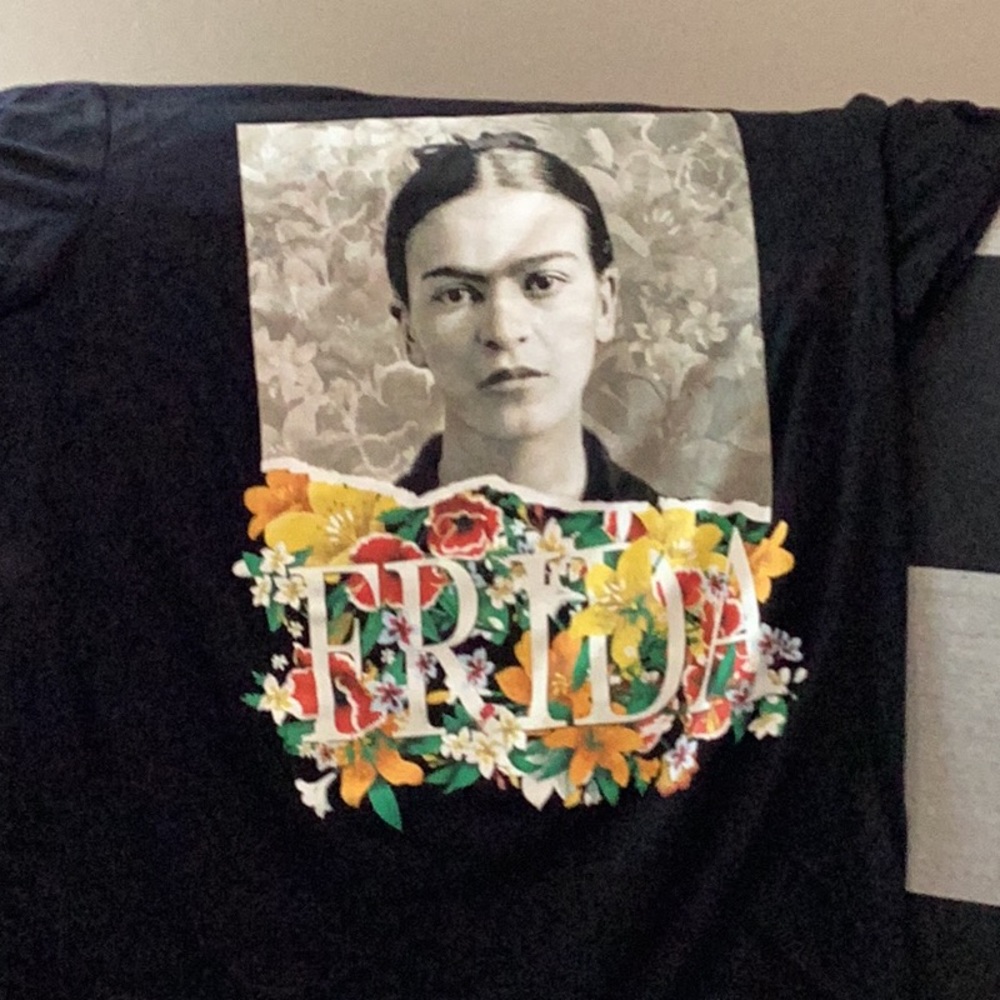 Black Frida Kahlo kids medium shirt